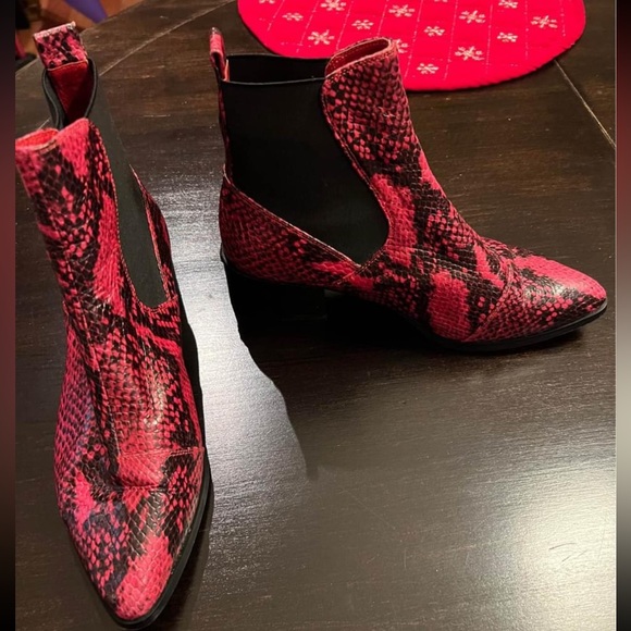 Leather boot - Picture 2 of 3